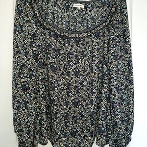 Max Studio Navy and White Floral Blouse